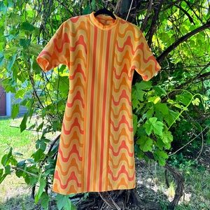Vintage 60’s mod psychedelic dress. Abstract wavy print. Stripes.